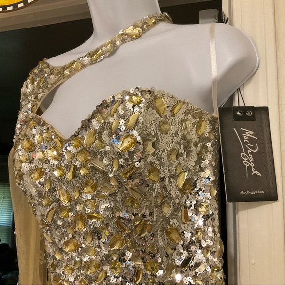 Mac Duggal Asymmetrical Silver and Cream Gown with Slit - Picture 3 of 9